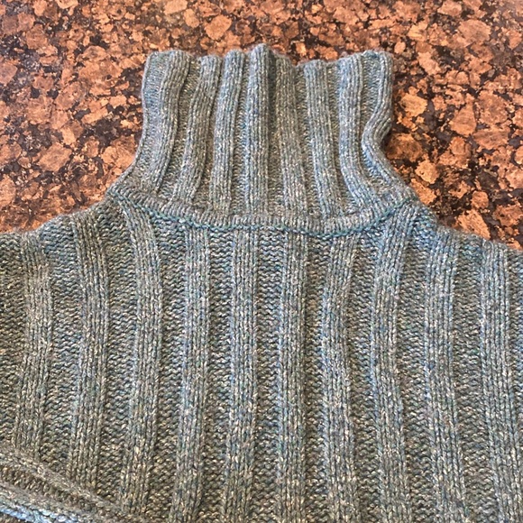 Green Turtle neck sweater gently warn. - Picture 3 of 3